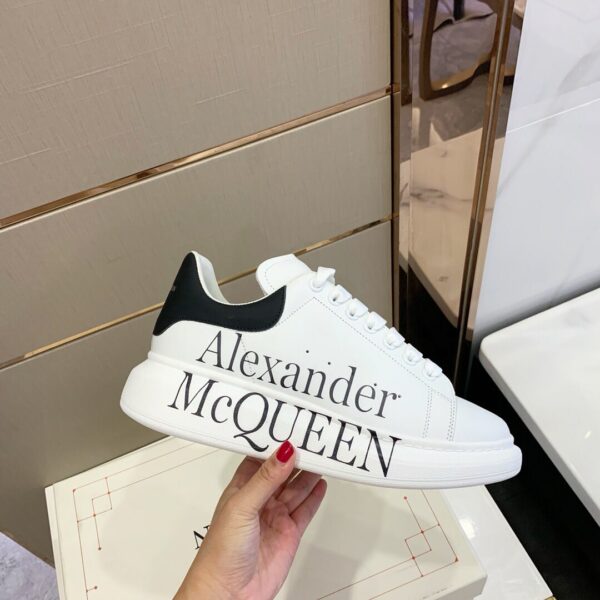RÉPLICA ALEXANDER  MCQUEEN BLANCAS Y NEGRAS LOGO - Imagen 5