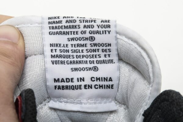 RÉPLICA AIR JORDAN 1 RETRO HIGH 'SATIN BLACK TOE' - Imagen 3