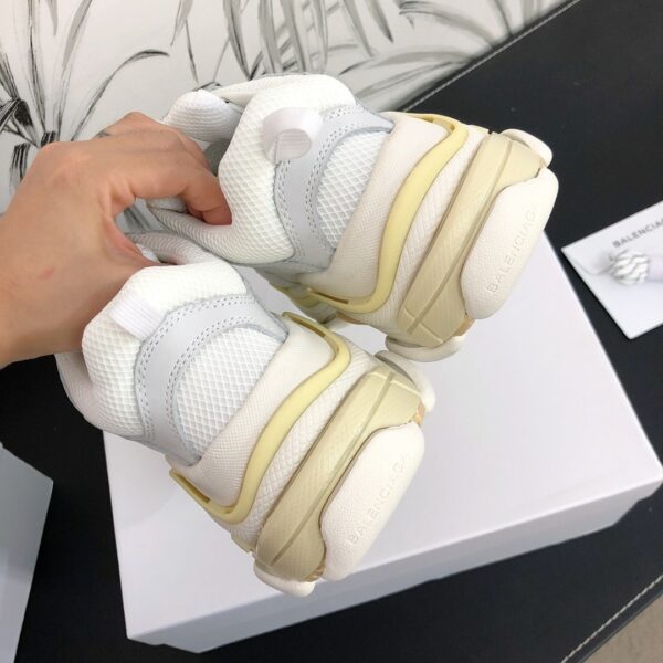 RÉPLICA BALENCIAGA TRIPLE S TODO BLANCAS - Imagen 2