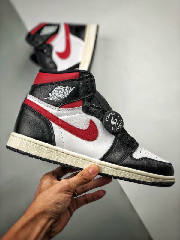RÉPLICA AIR JORDAN 1 RETRO HIGH OG 'GYM RED' - Imagen 4