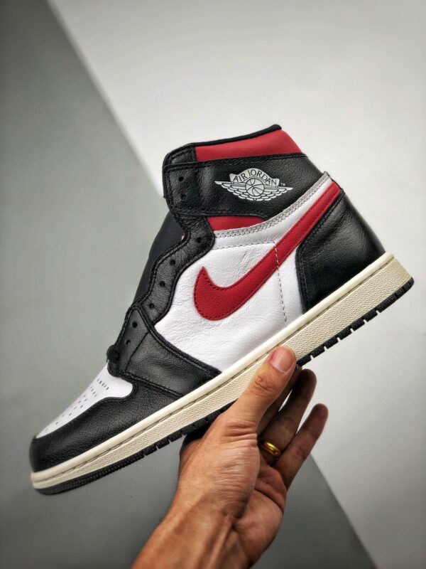 RÉPLICA AIR JORDAN 1 RETRO HIGH OG 'GYM RED' - Imagen 3