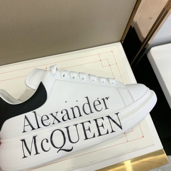 RÉPLICA ALEXANDER  MCQUEEN BLANCAS Y NEGRAS LOGO - Imagen 2