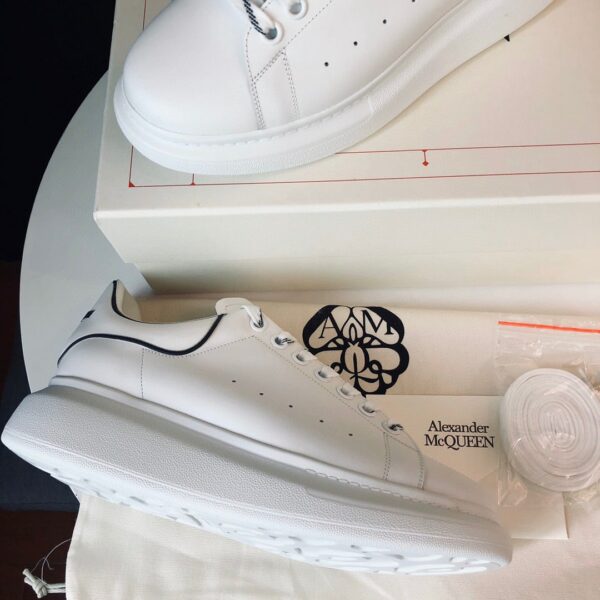 RÉPLICA ALEXANDER  MCQUEEN BLANCAS LINE BLACK - Imagen 5