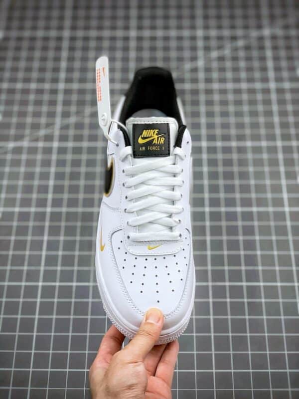 RÉPLICA AIR FORCE 1 LOW '07 LV8 DOUBLE SWOOSH 'WHITE METALLIC GOLD' - Imagen 7
