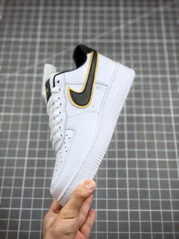 RÉPLICA AIR FORCE 1 LOW '07 LV8 DOUBLE SWOOSH 'WHITE METALLIC GOLD' - Imagen 4