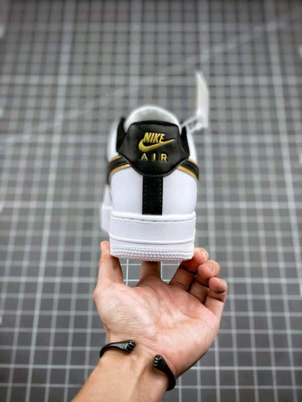 RÉPLICA AIR FORCE 1 LOW '07 LV8 DOUBLE SWOOSH 'WHITE METALLIC GOLD' - Imagen 3
