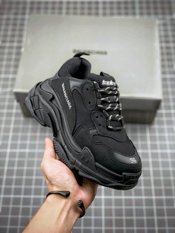 RÉPLICA BALENCIAGA TRIPLE S TODO NEGRAS - Imagen 8