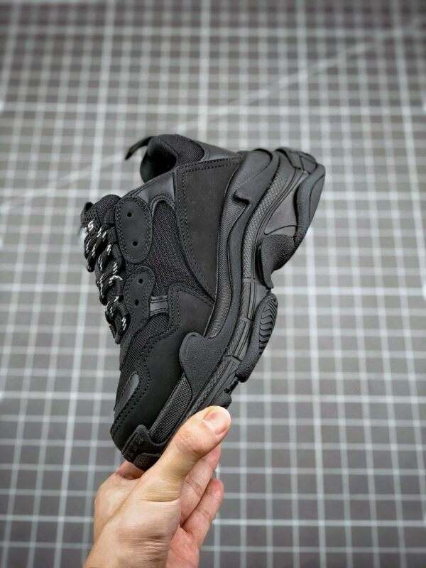RÉPLICA BALENCIAGA TRIPLE S TODO NEGRAS - Imagen 5