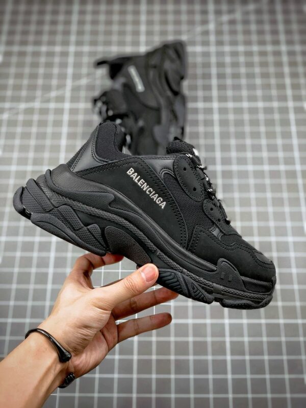RÉPLICA BALENCIAGA TRIPLE S TODO NEGRAS - Imagen 9