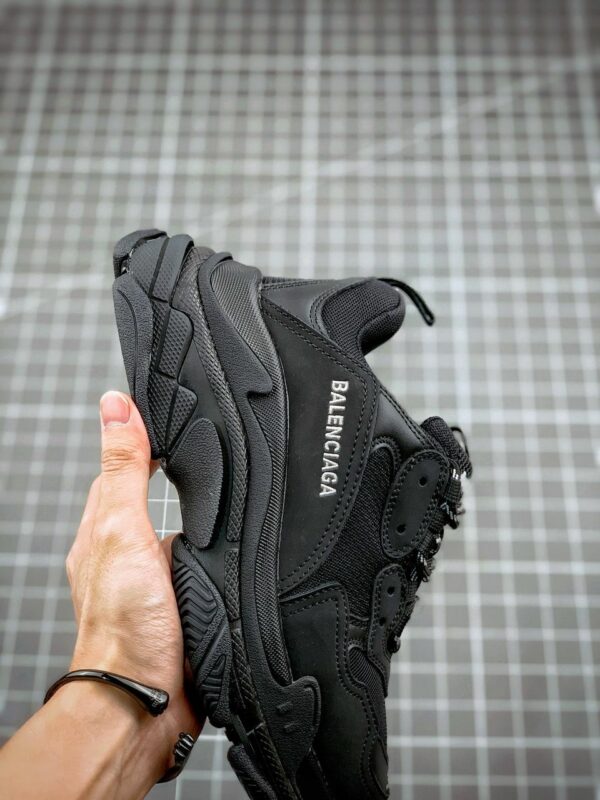 RÉPLICA BALENCIAGA TRIPLE S TODO NEGRAS - Imagen 2