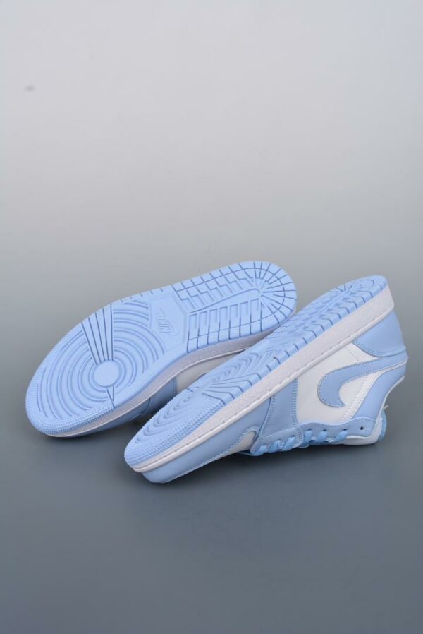 RÉPLICA JORDAN 1 LOW WHITE 'ICE BLUE' - Imagen 5