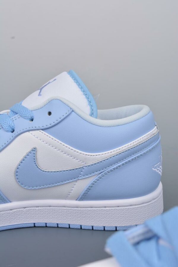 RÉPLICA JORDAN 1 LOW WHITE 'ICE BLUE' - Imagen 9