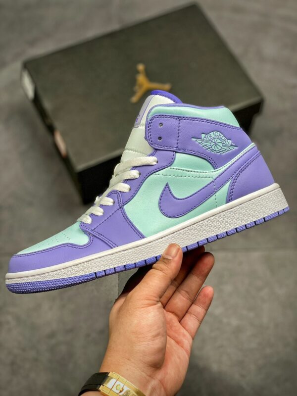RÉPLICA JORDAN 1 MID PURPLE AQUA - Imagen 3