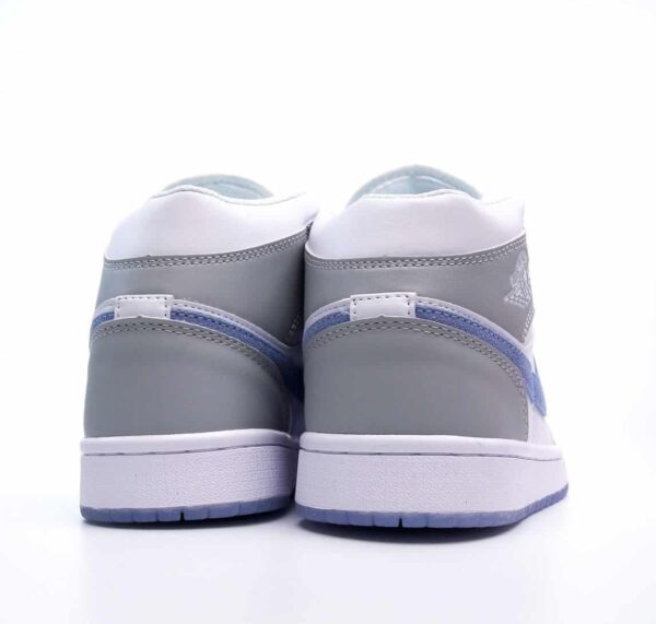 RÉPLICA JORDAN 1 MID WOLF GREY - Imagen 2