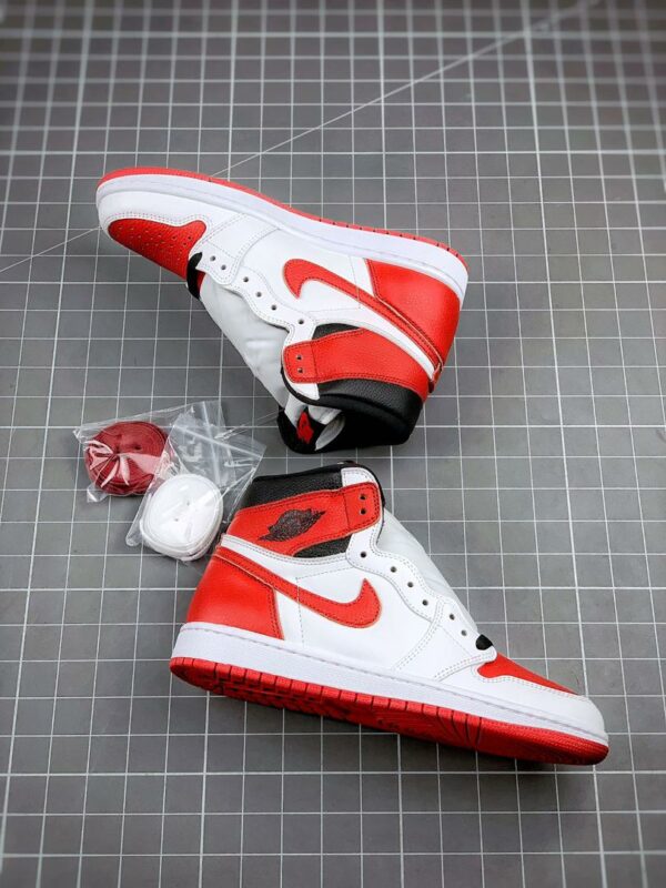 RÉPLICA JORDAN 1 RETRO HIGH OG 'HERITAGE' - Imagen 6