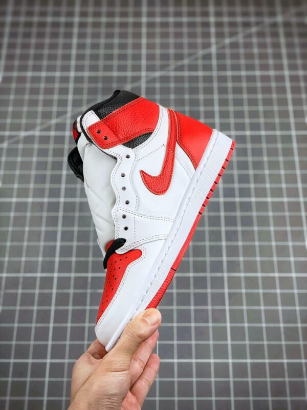 RÉPLICA JORDAN 1 RETRO HIGH OG 'HERITAGE' - Imagen 5