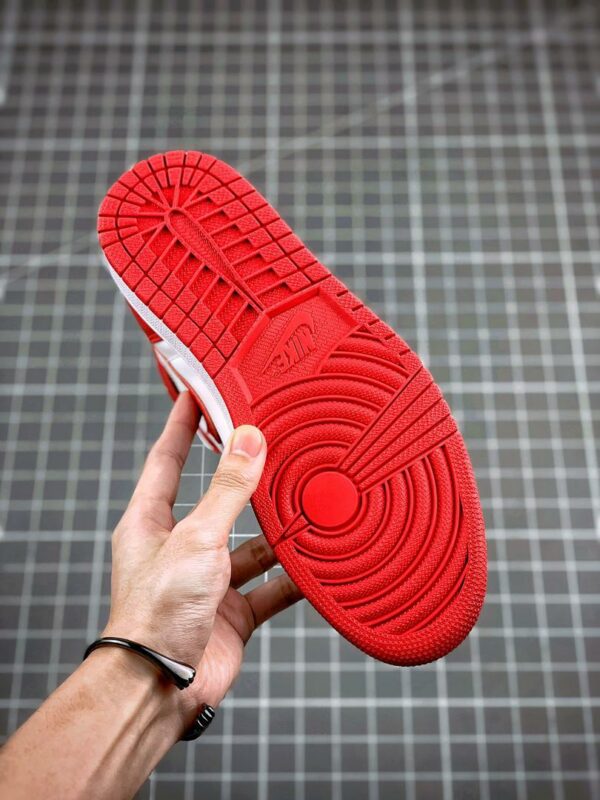 RÉPLICA JORDAN 1 RETRO HIGH OG 'HERITAGE' - Imagen 4