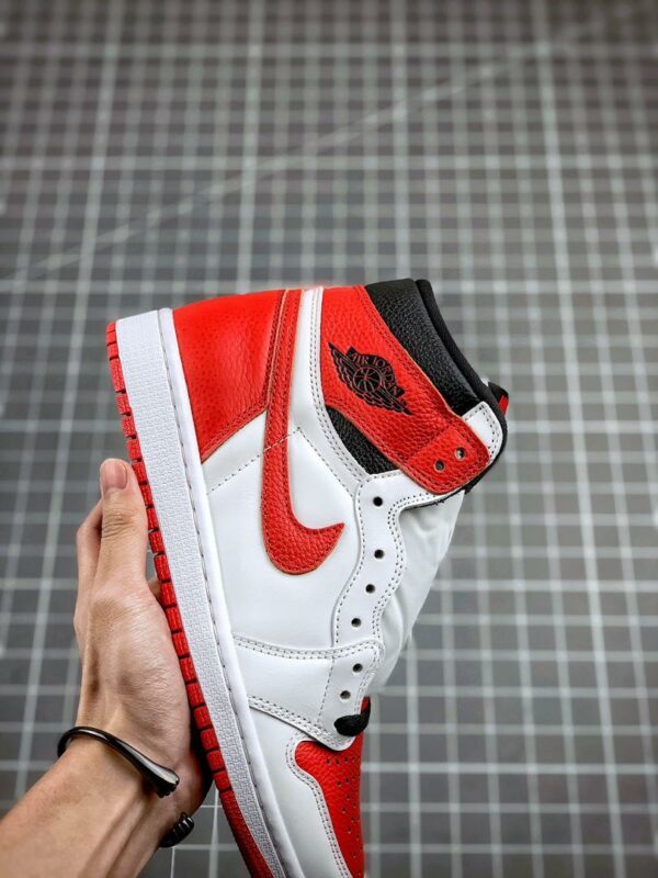RÉPLICA JORDAN 1 RETRO HIGH OG 'HERITAGE' - Imagen 2