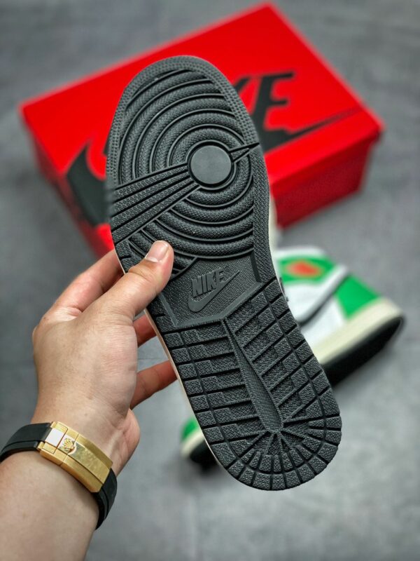 RÉPLICA JORDAN 1 RETRO HIGH OG 'LUCKY GREEN' - Imagen 3