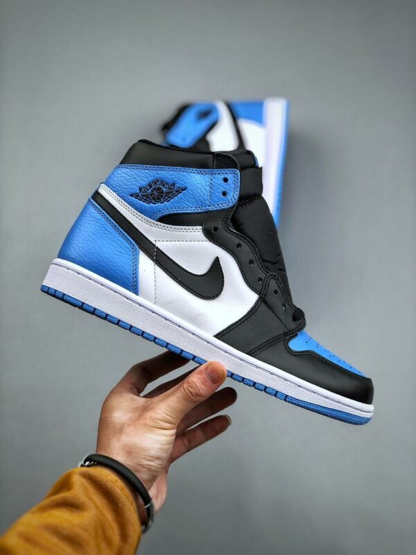 RÉPLICA JORDAN 1 RETRO HIGH OG 'UNC TOE' - Imagen 7