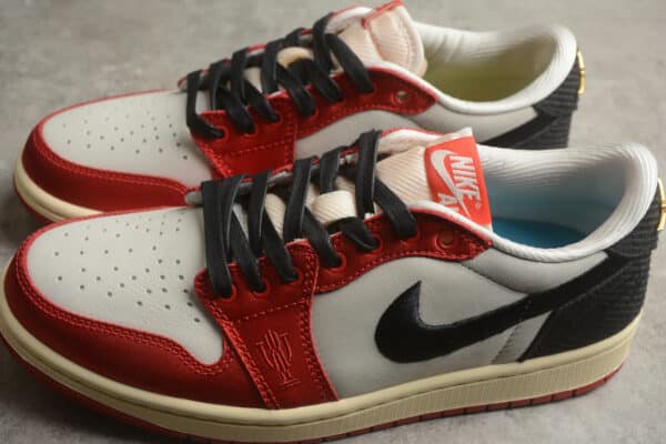 RÉPLICA JORDAN 1 RETRO LOW 'TROPHY ROOM AWAY' - Imagen 2