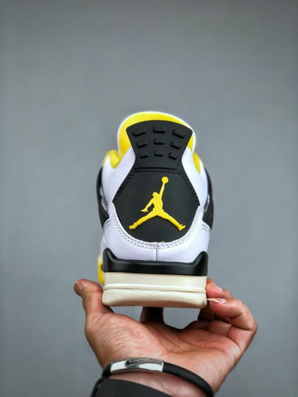 RÉPLICA JORDAN 4 RETRO 'VIVID SULFUR' - Imagen 4