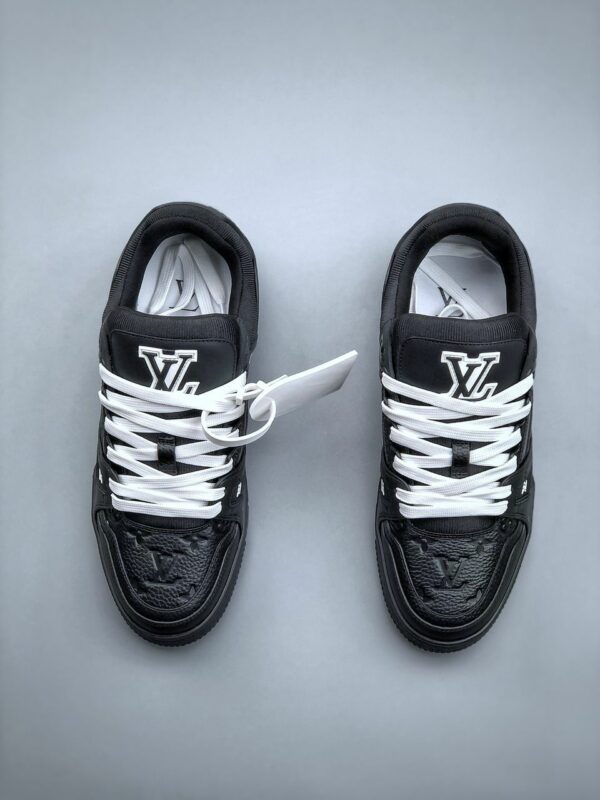 RÉPLICA LOUIS VUITTON TRAINER EMBOSSED MONOGRAM 'NEGRAS' - Imagen 6