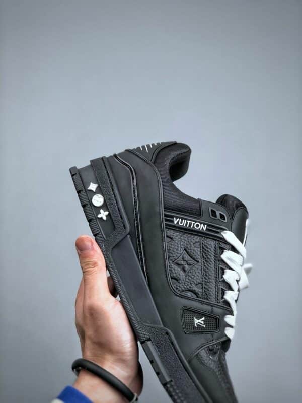 RÉPLICA LOUIS VUITTON TRAINER EMBOSSED MONOGRAM 'NEGRAS' - Imagen 5