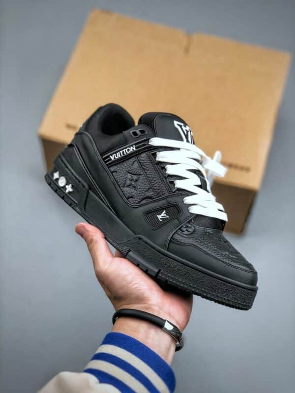 RÉPLICA LOUIS VUITTON TRAINER EMBOSSED MONOGRAM 'NEGRAS' - Imagen 9