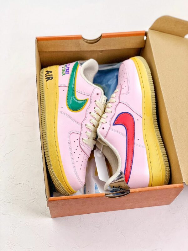 RÉPLICA NIKE AIR FORCE 1 '07 "FEEL FREE, LET'S TALK" - Imagen 4