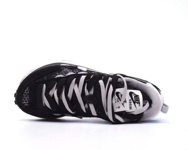 RÉPLICA NIKE VAPORWAFFLE SACAI BLACK WHITE - Imagen 5