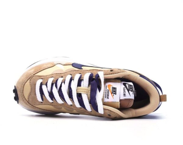 RÉPLICA NIKE  VAPORWAFFLE SACAI TAN NAVY - Imagen 3