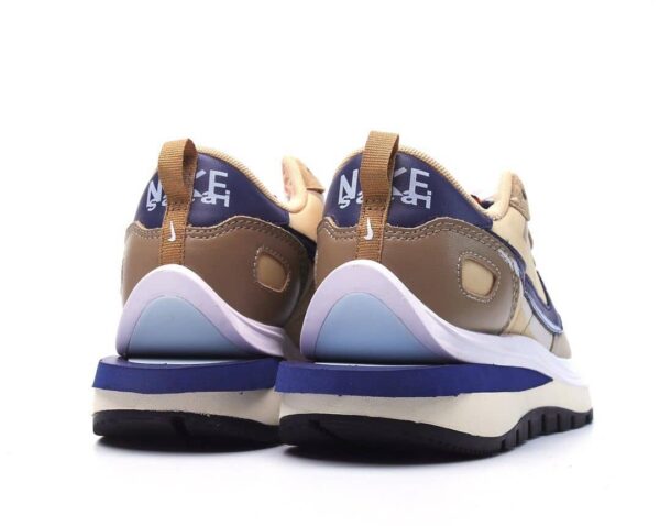 RÉPLICA NIKE  VAPORWAFFLE SACAI TAN NAVY - Imagen 6