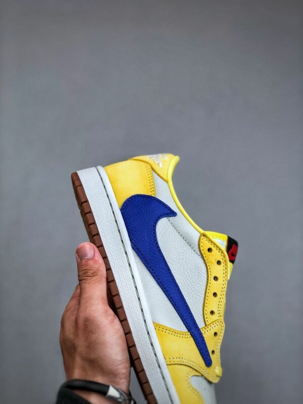 RÉPLICA TRAVIS SCOTT X JORDAN RETRO 1 LOW 'CANARY' - Imagen 5