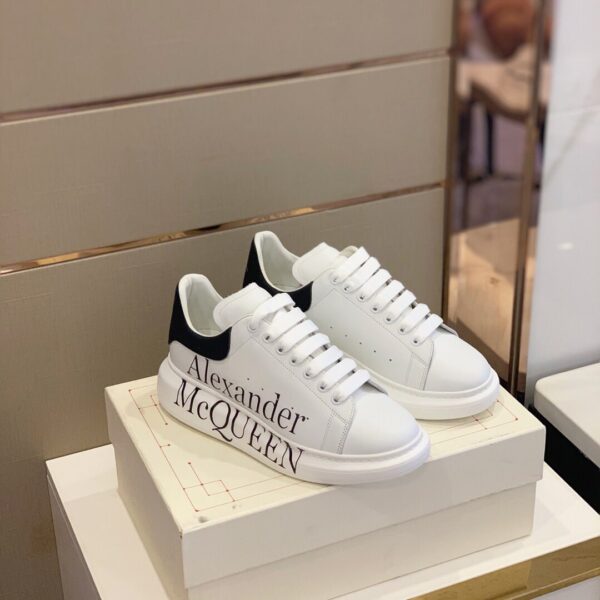 RÉPLICA ALEXANDER  MCQUEEN BLANCAS Y NEGRAS LOGO - Imagen 6