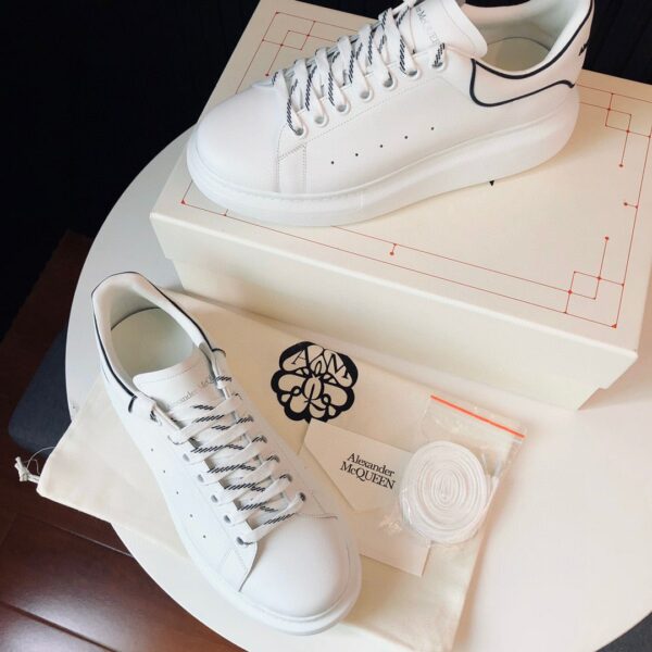 RÉPLICA ALEXANDER  MCQUEEN BLANCAS LINE BLACK - Imagen 4