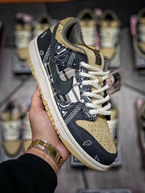 RÉPLICA NIKE SB DUNK LOW TRAVIS SCOTT - Imagen 2